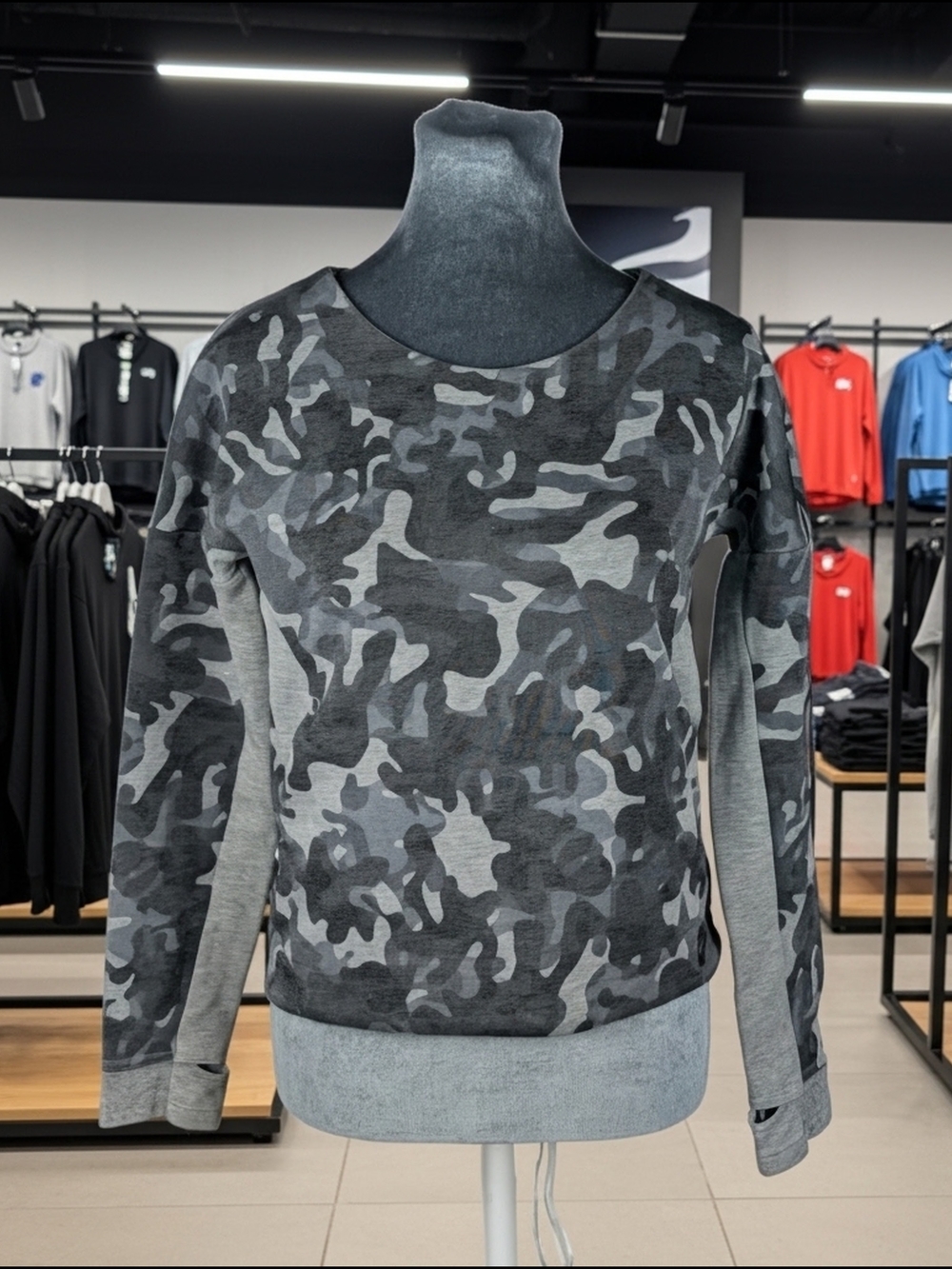 Nike‎ tech fleece camo grey Womens XS top  Athletic Workout Cropped